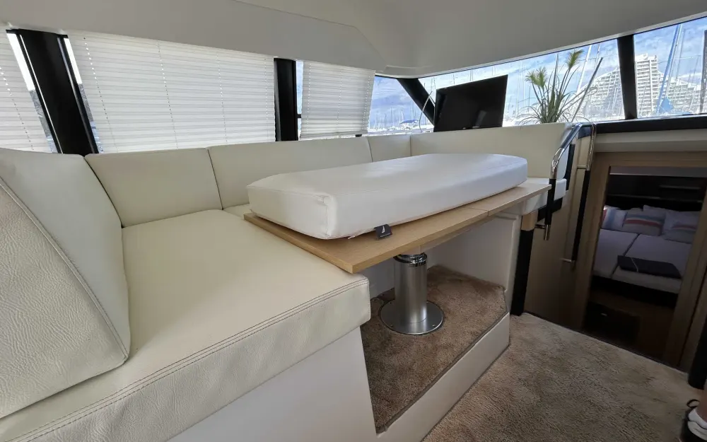 slider 8 Jeanneau Prestige 420 Fly