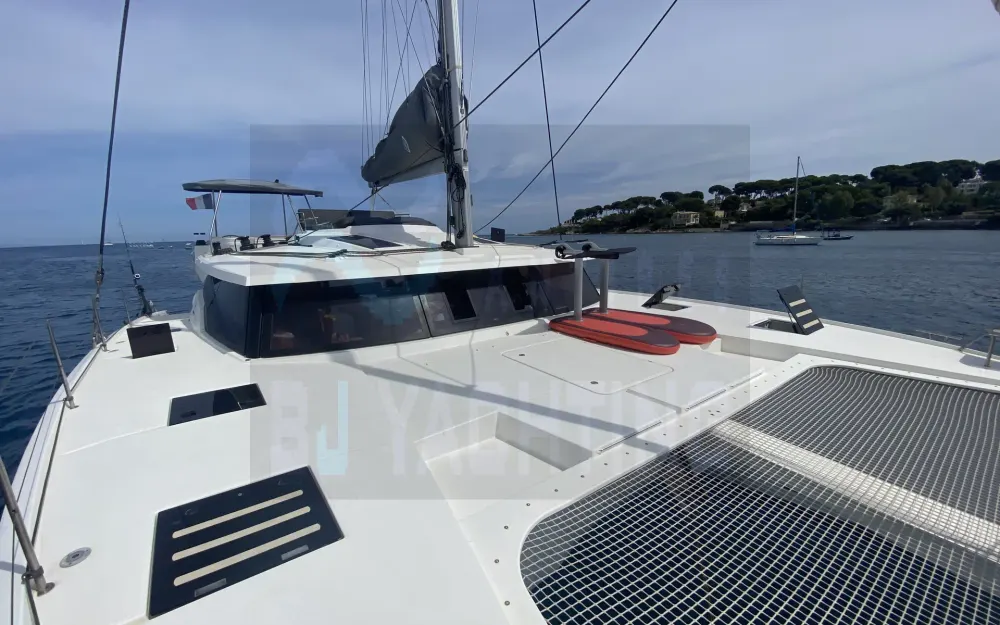 slider 2 Fountaine Pajot Saona 47