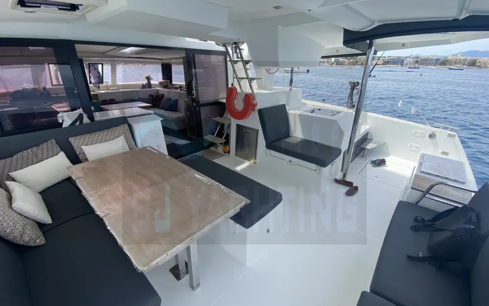 slider 4 Fountaine Pajot Saona 47