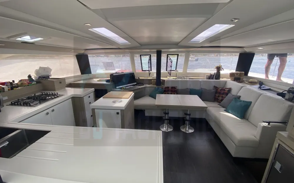 slider 7 Fountaine Pajot Saona 47