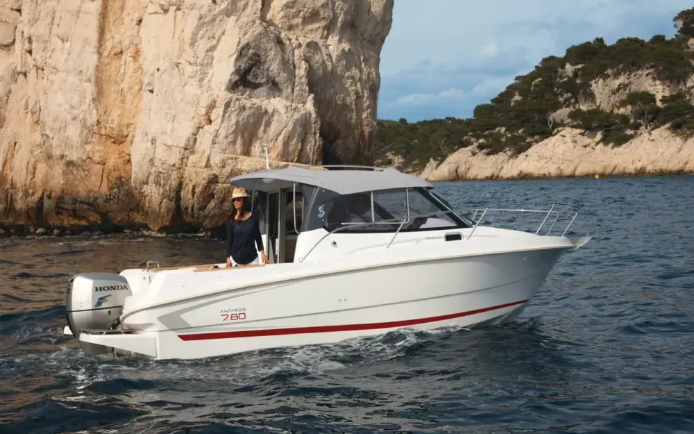 slider 0 Beneteau Antares 7