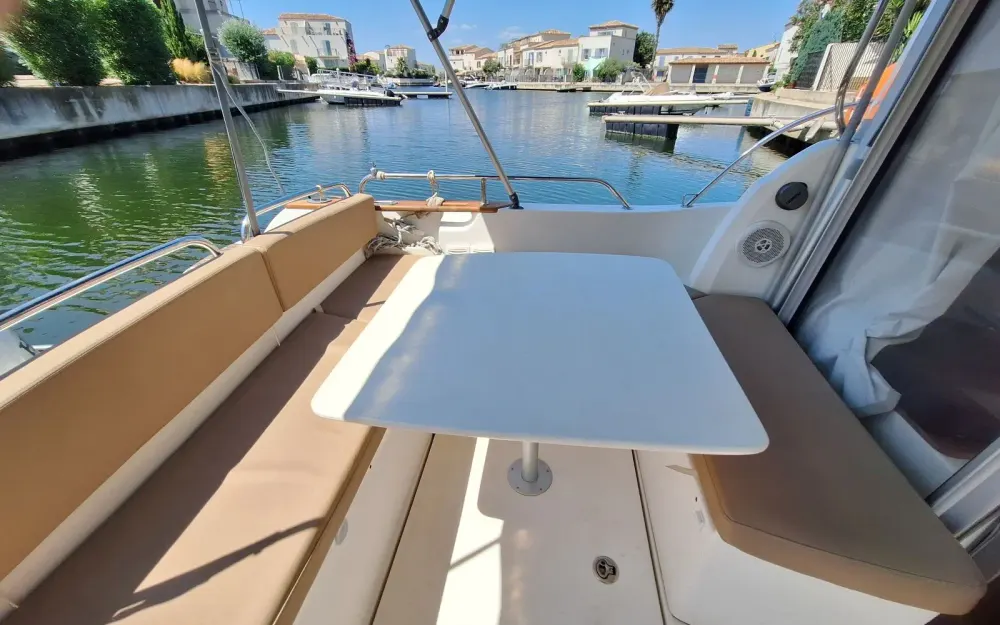 slider 1 Jeanneau Merry Fisher 725