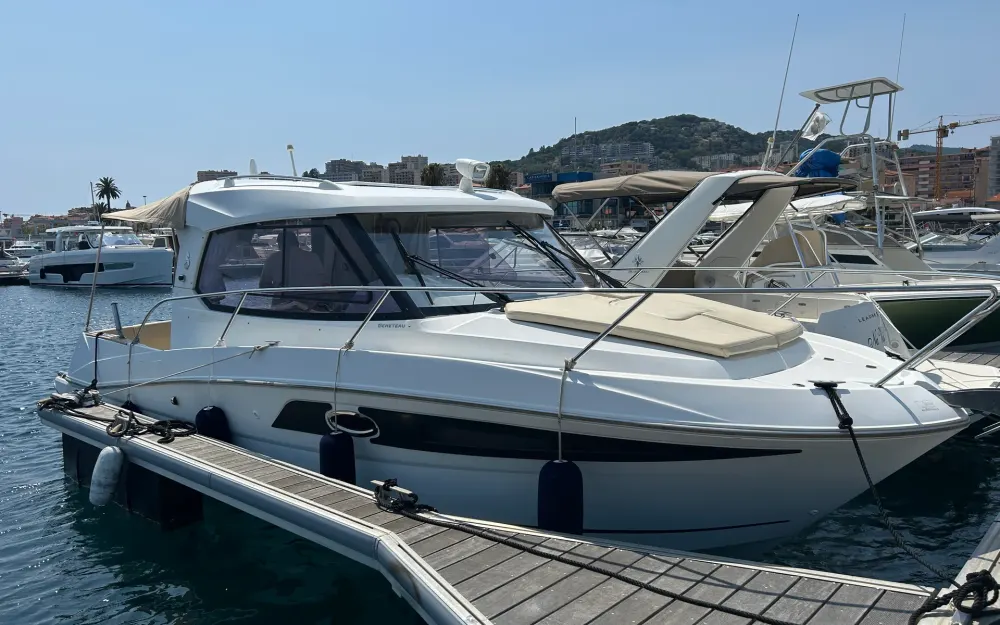 slider 0 Beneteau Antares 8.80