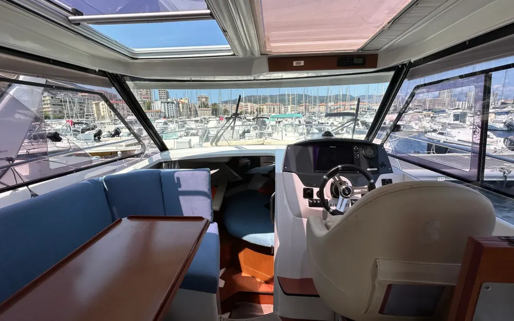 slider 3 Beneteau Antares 8.80