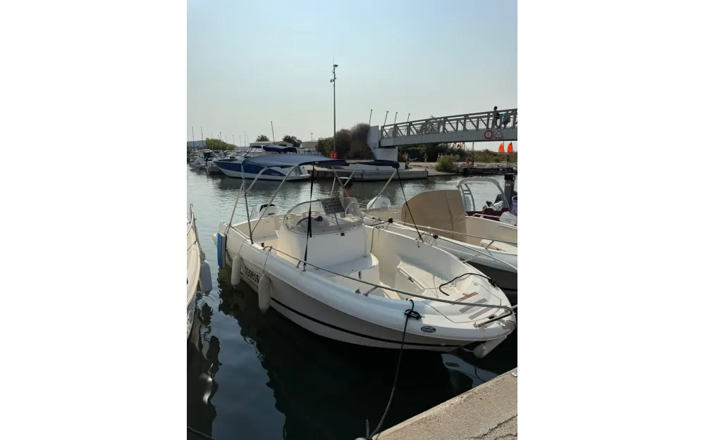 slider 0 Jeanneau Cap Camarat 635