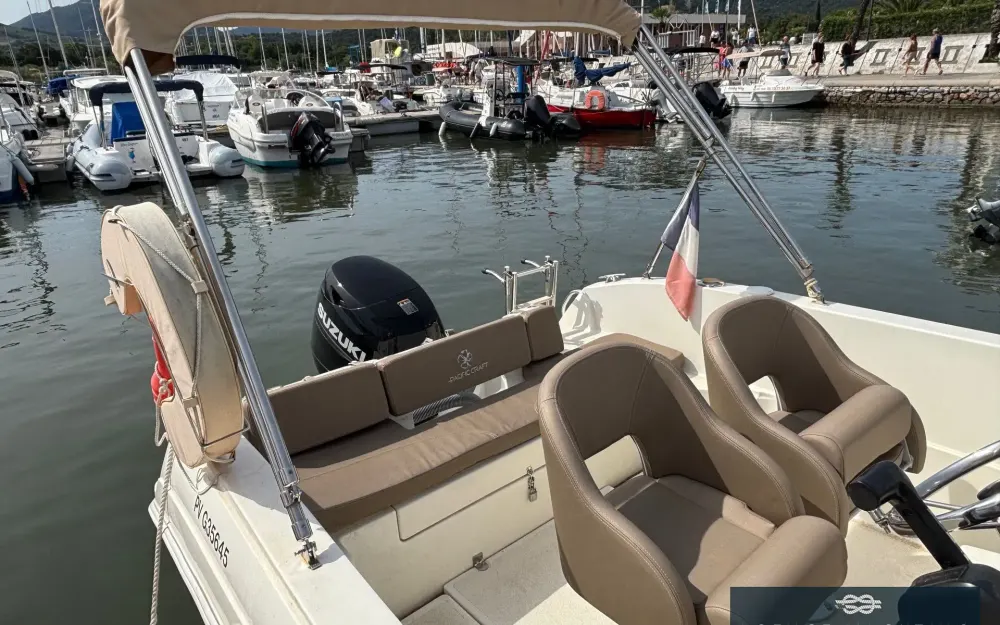 slider 8 Pacific Craft  545 Open