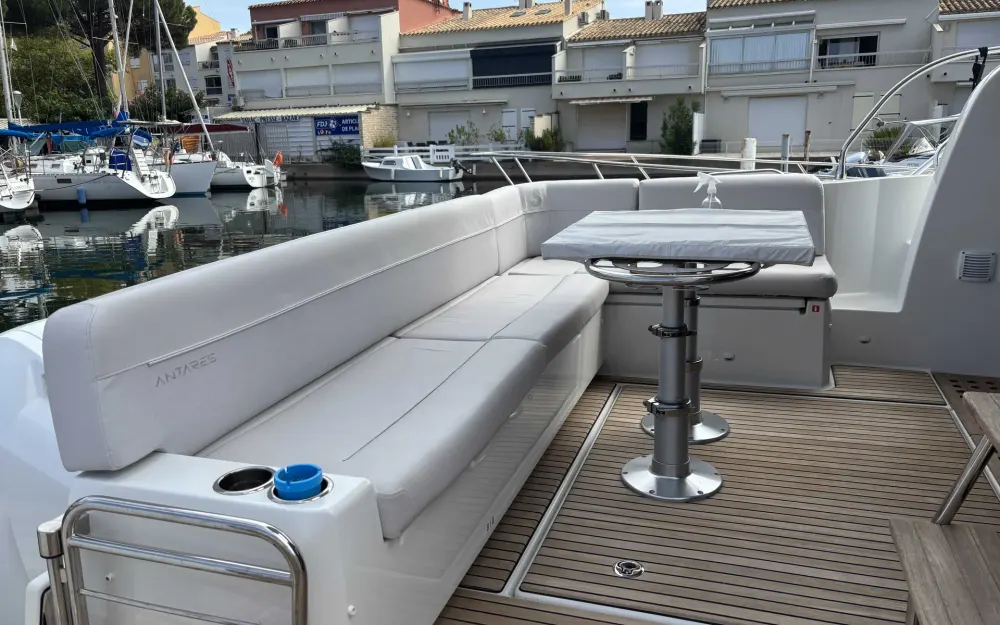 slider 7 Beneteau Antares 12