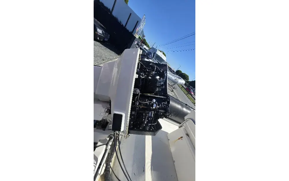 slider 8 Bombard Explorer 550
