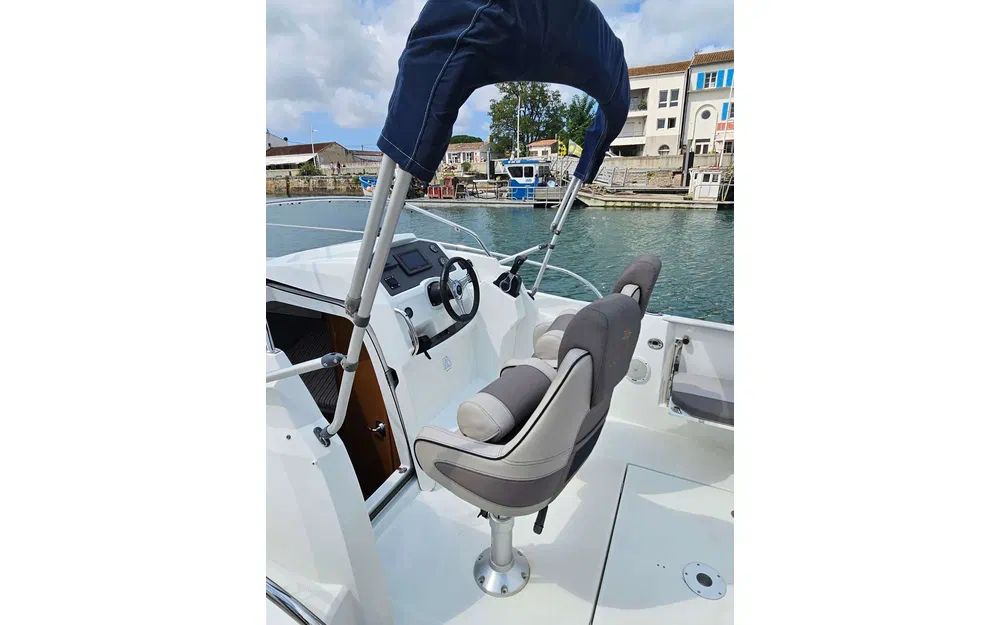 slider 7 Jeanneau Cap Camarat 7.5 WA