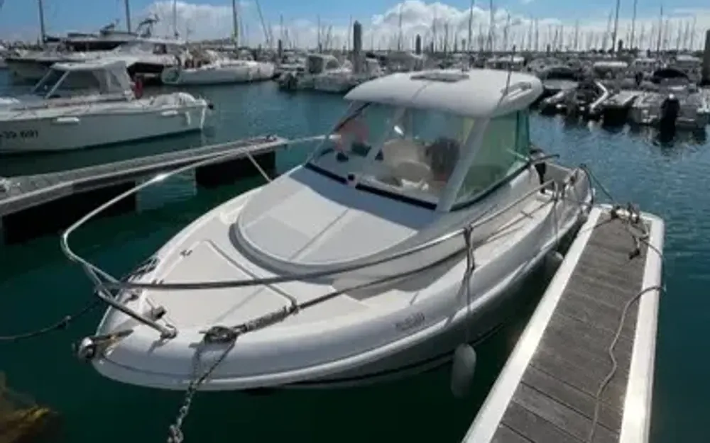 slider 1 Jeanneau Merry Fisher 585