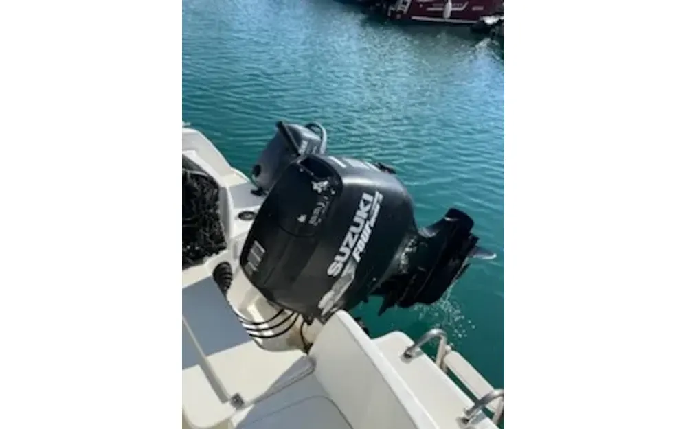 slider 3 Jeanneau Merry Fisher 585