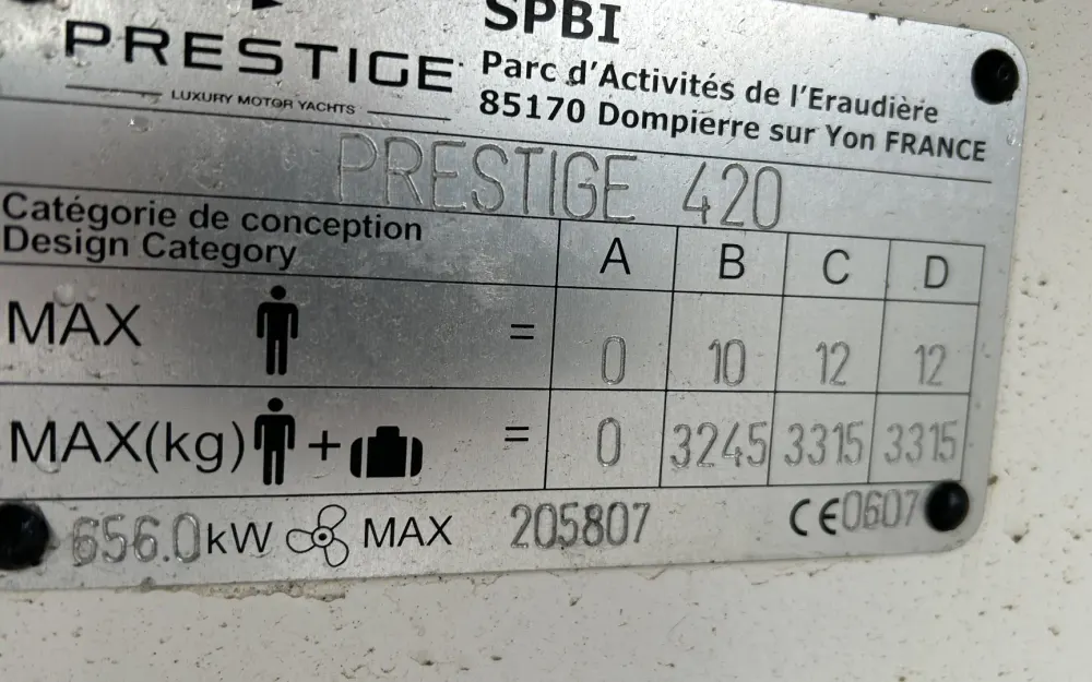 slider 17 Jeanneau Prestige 420 Fly