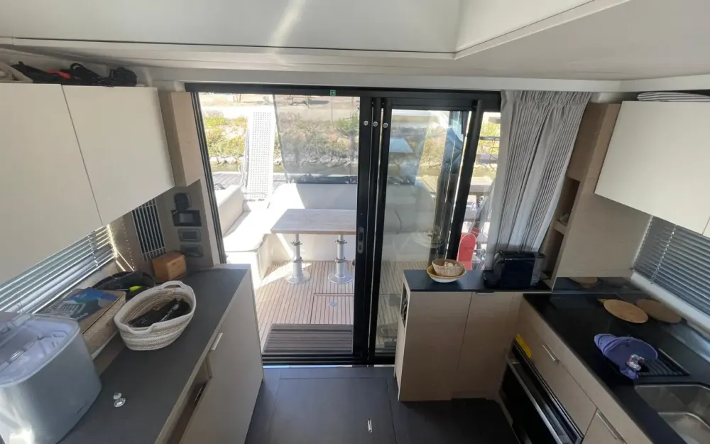slider 5 Jeanneau Prestige 420 Fly