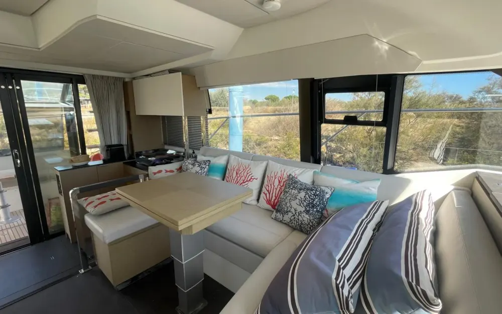 slider 6 Jeanneau Prestige 420 Fly