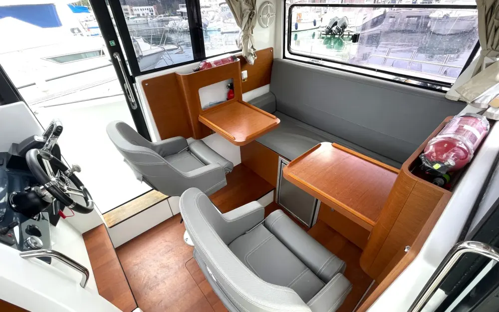 slider 7 Beneteau Barracuda 9 Fly