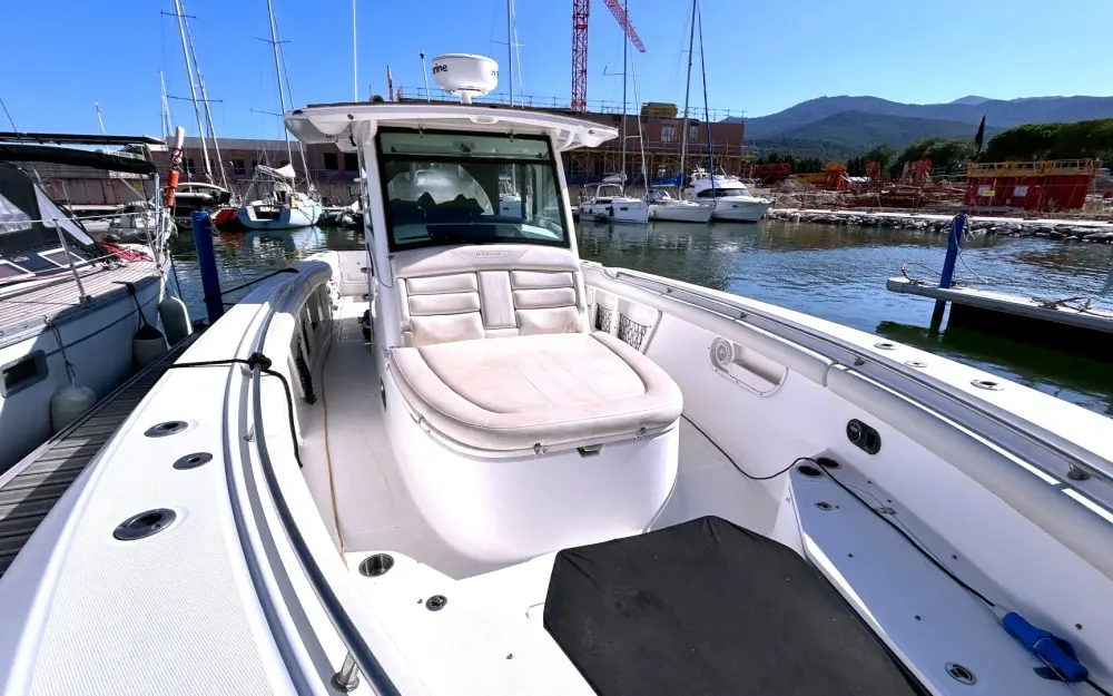 slider 6 Boston Whaler  370 Outrage