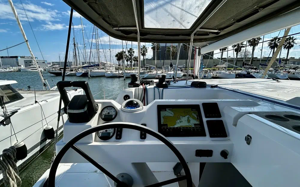 slider 5 Aventura Yacht Aventura 37