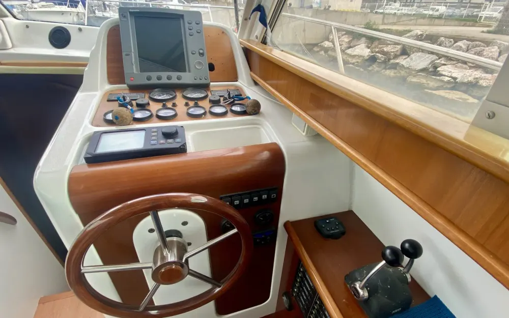 slider 10 Beneteau Antares 10.80