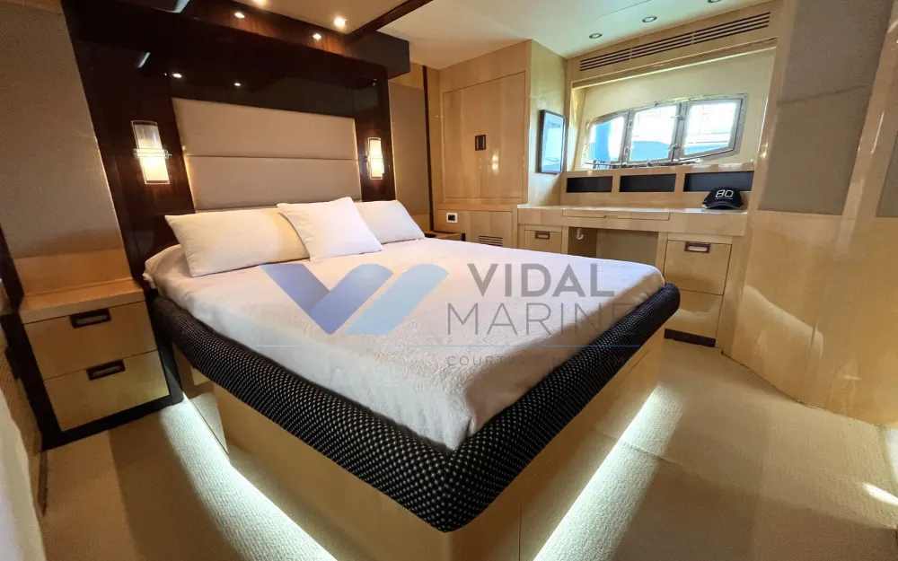 slider 11 Gulf Craft Majesty 56