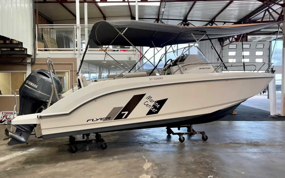 slider 0 Beneteau Flyer 7 SUNdeck
