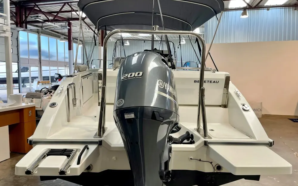 slider 1 Beneteau Flyer 7 SUNdeck