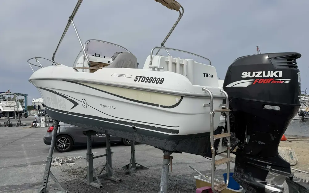 slider 1 Beneteau Flyer 650 Open