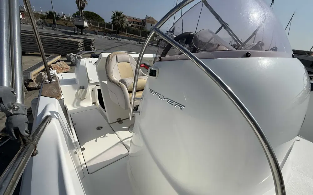 slider 4 Beneteau Flyer 650 Open