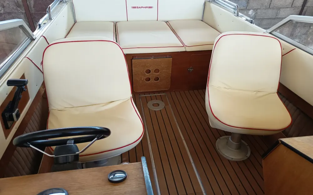 slider 8 Schweizer Saphir 650 GT