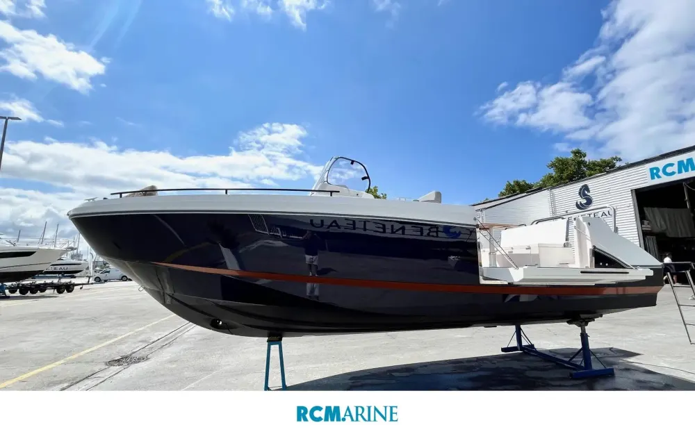 slider 1 Beneteau Flyer 9 Spacedeck
