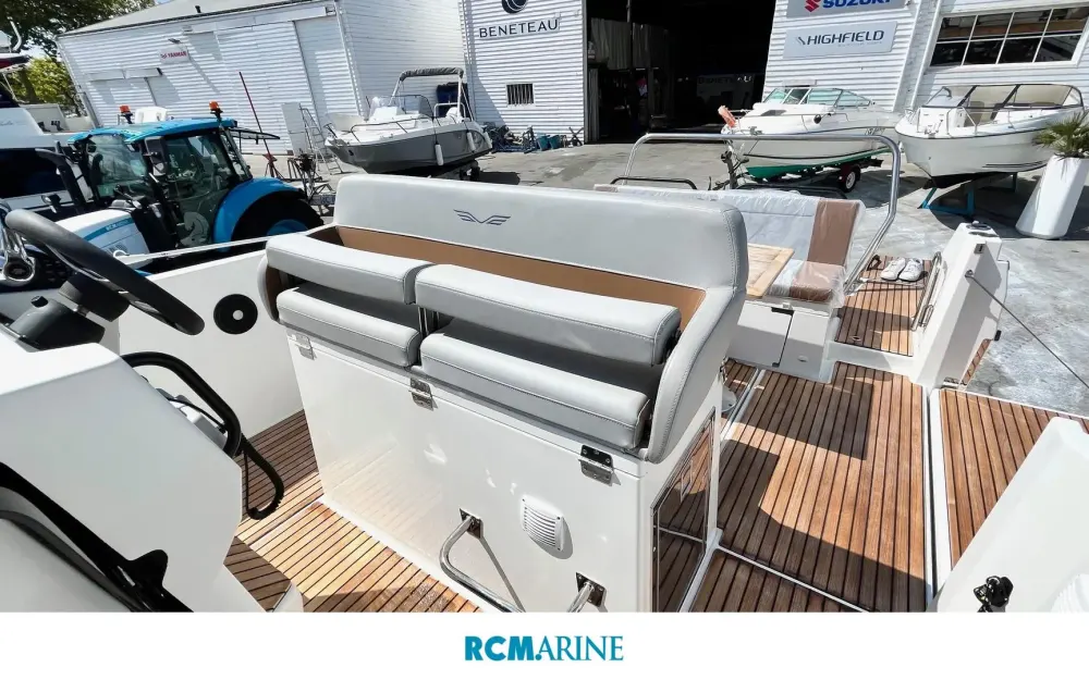 slider 3 Beneteau Flyer 9 Spacedeck