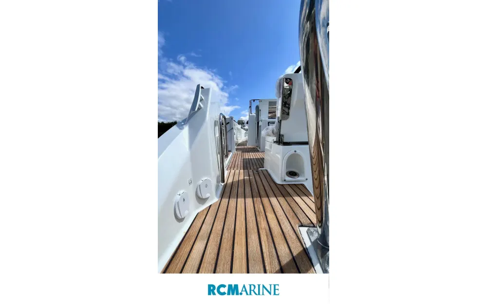 slider 8 Beneteau Flyer 9 Spacedeck