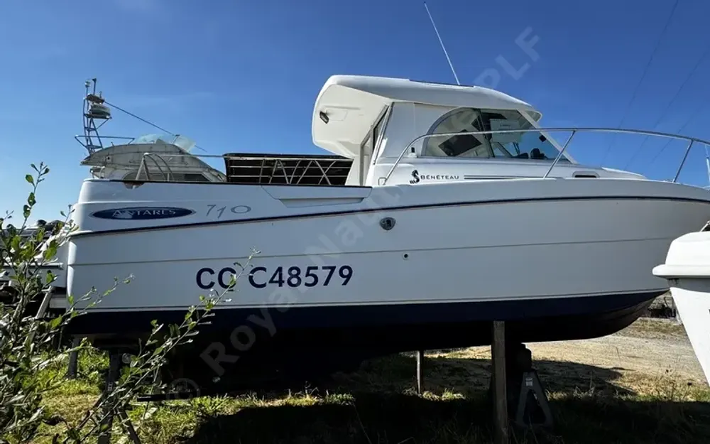 slider 1 Beneteau Antares 710