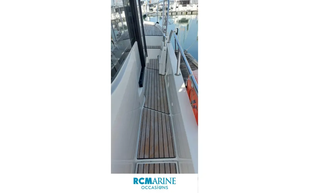 slider 32 Beneteau Antares 11 Fly