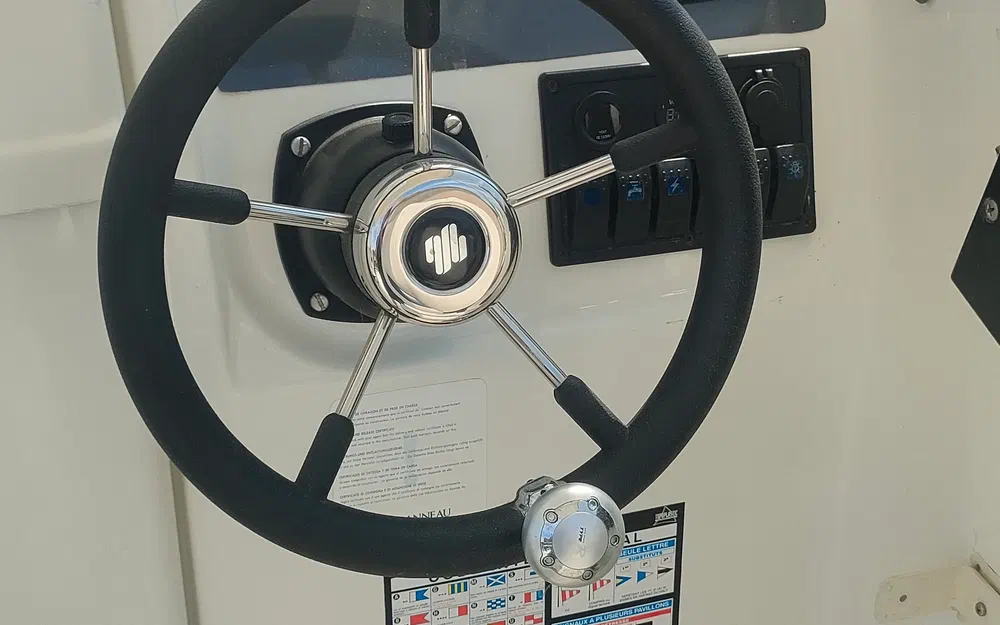 slider 4 Jeanneau Merry Fisher 580 Cabine