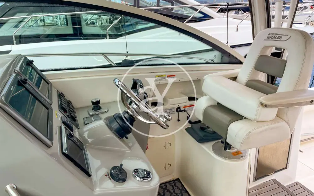 slider 15 Boston Whaler  315 Conquest
