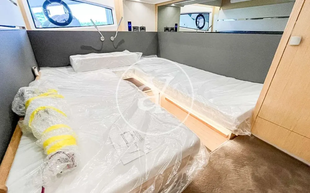 slider 12 Sealine  S430