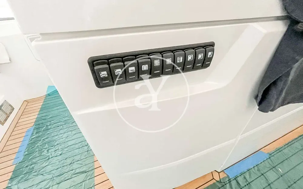 slider 2 Sealine  S430