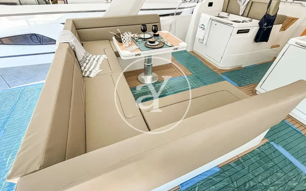 slider 8 Sealine  S430