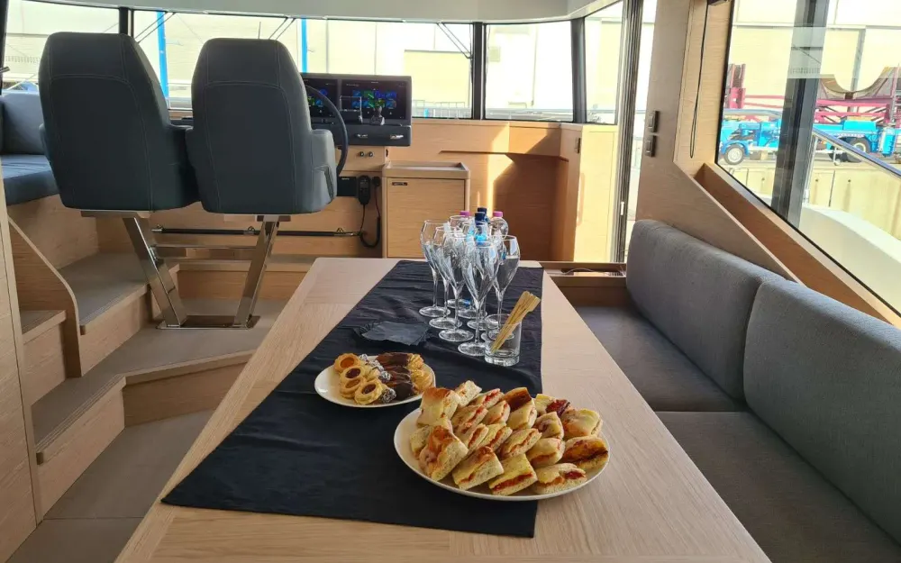 slider 10 Beneteau Grand Trawler 62
