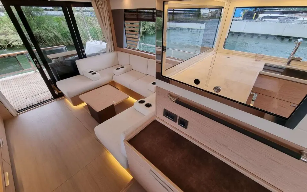 slider 14 Beneteau Grand Trawler 62