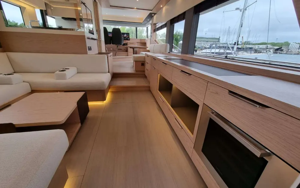 slider 16 Beneteau Grand Trawler 62