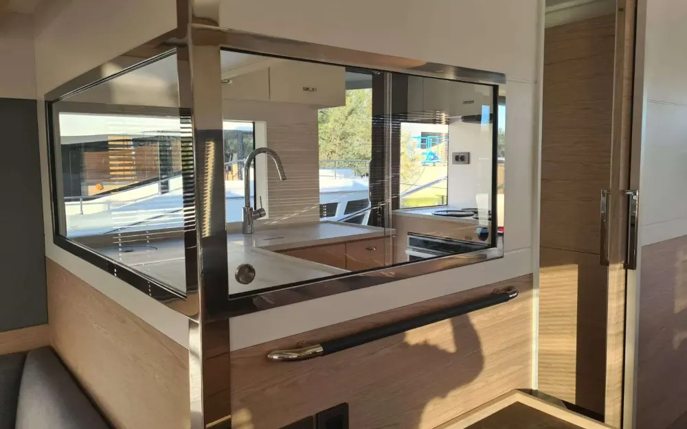 slider 18 Beneteau Grand Trawler 62