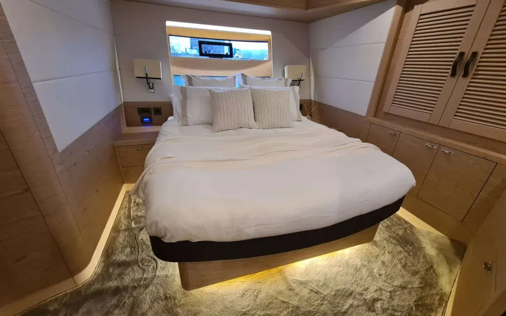 slider 1 Beneteau Grand Trawler 62