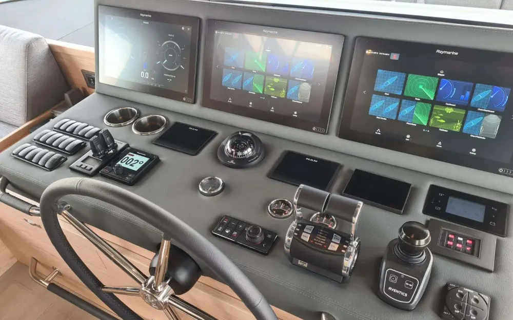 slider 19 Beneteau Grand Trawler 62