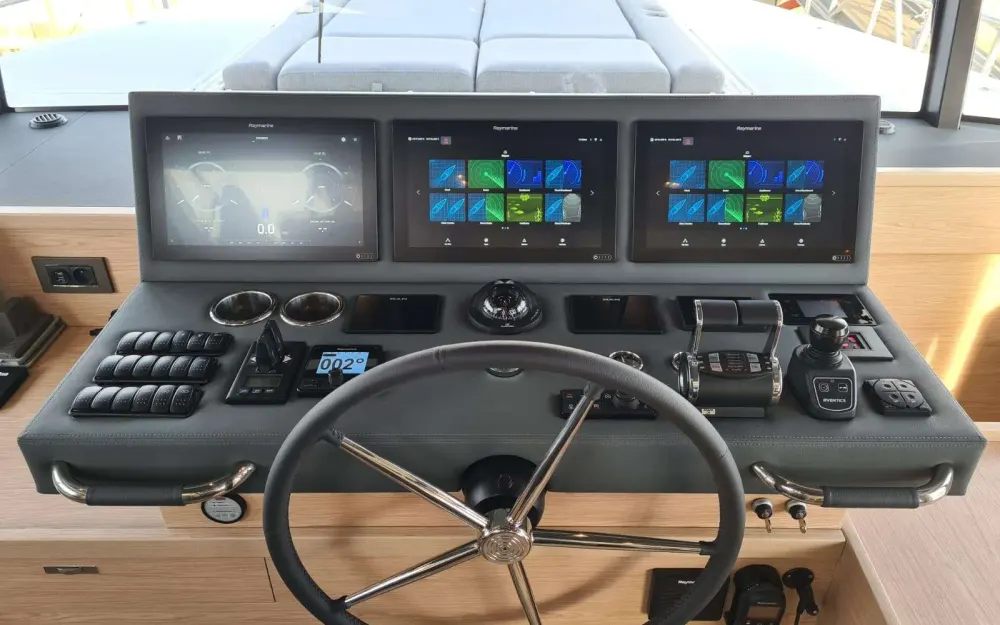 slider 20 Beneteau Grand Trawler 62