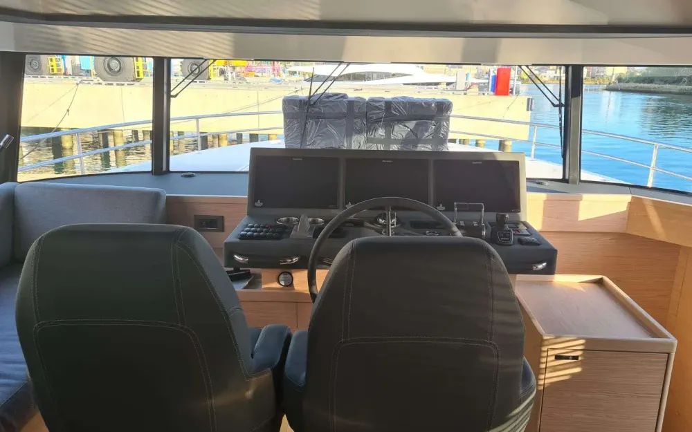 slider 21 Beneteau Grand Trawler 62
