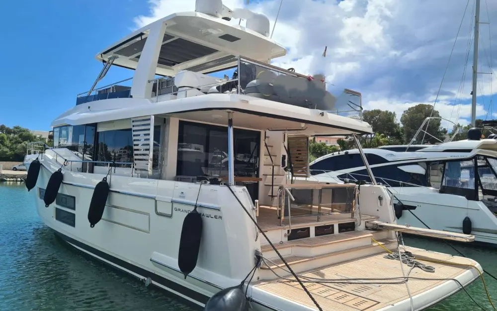 slider 23 Beneteau Grand Trawler 62