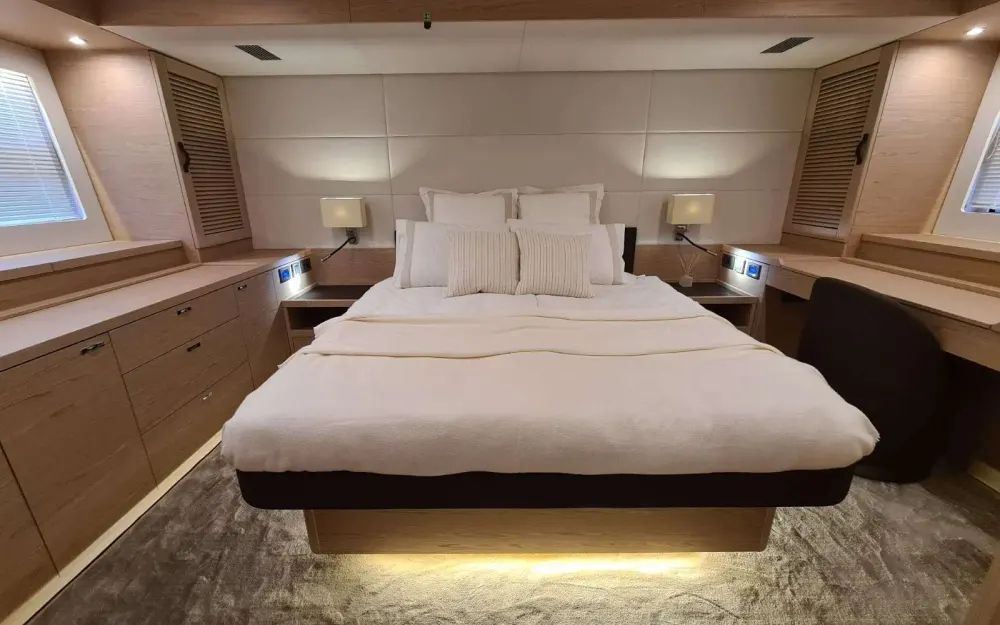 slider 25 Beneteau Grand Trawler 62