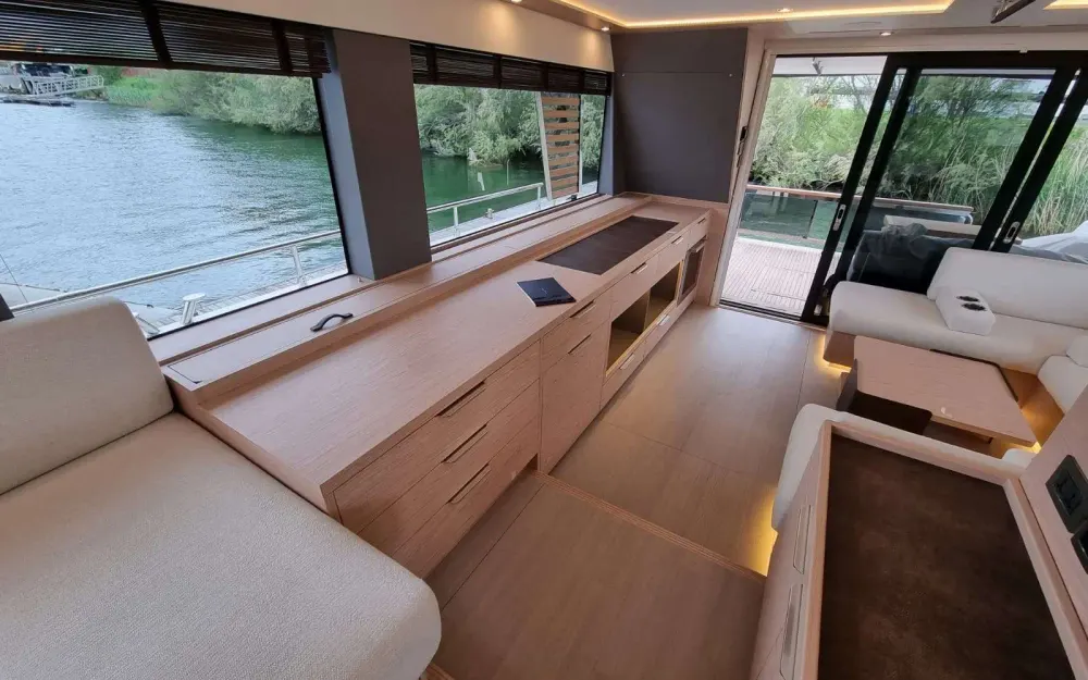 slider 26 Beneteau Grand Trawler 62