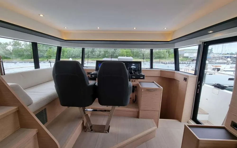 slider 28 Beneteau Grand Trawler 62